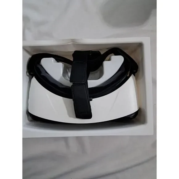 Samsung SM-R322NZWAXAR Gear VR Headset -‎ Frost White - Picture 3 of 4